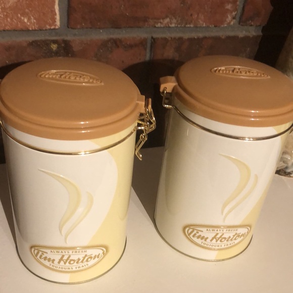 Tim Hortons-Set of 2 limited edition Tim coffee tins - Picture 5 of 7